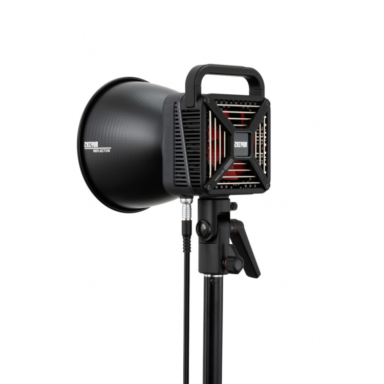 На стойке Zhiyun MOLUS G300