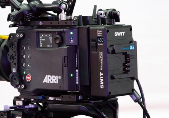 Площадка горячей замены SWIT KA-B30B B-mount → B-mount, 32 Вт·ч, 200 Вт Площадка горячей замены SWIT KA-B30B B-mount → B-mount, 32 Вт·ч, 200 Вт