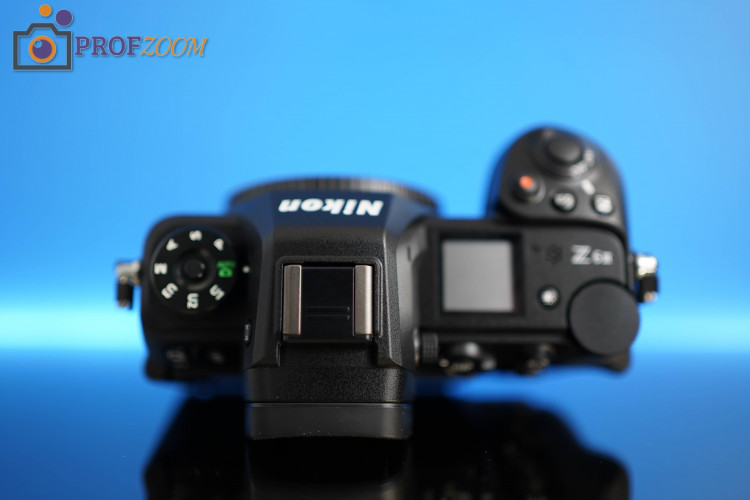 Управление сверху Nikon Z6 III