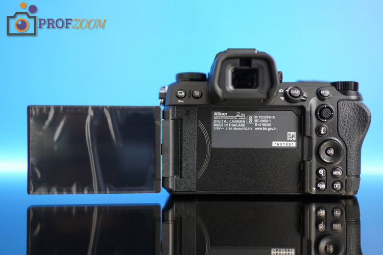 Видоискатель и откидной экран Nikon Z6 III