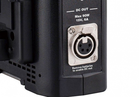 Двухканальное зарядное устройство SWIT S-3822S для V-mount, 3 А, выход XLR 15 В Двухканальное зарядное устройство SWIT S-3822S для V-mount, 3 А, выход XLR 15 В