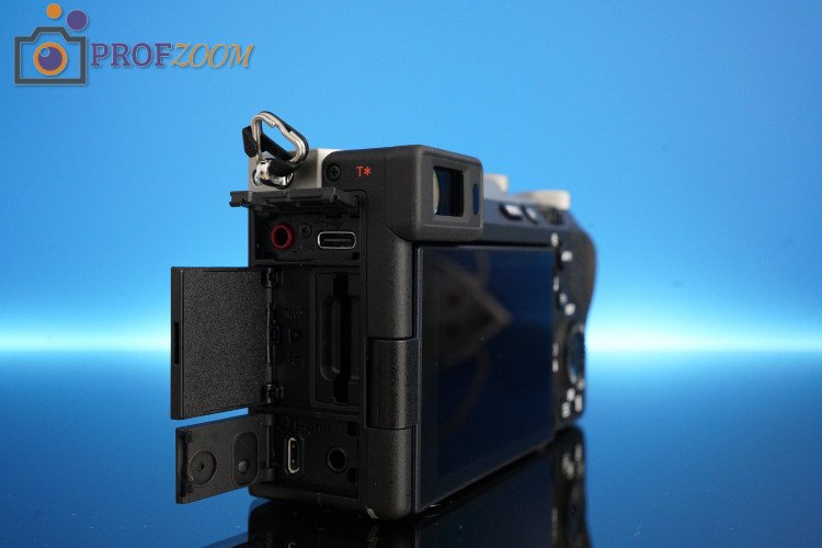 Порты под защитными крышками Sony A7C II