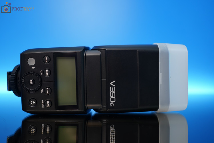 Экран и кнопки Godox V350 Sony