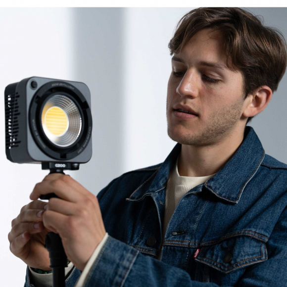 Студийный светодиодный осветитель Zhiyun Molus G200