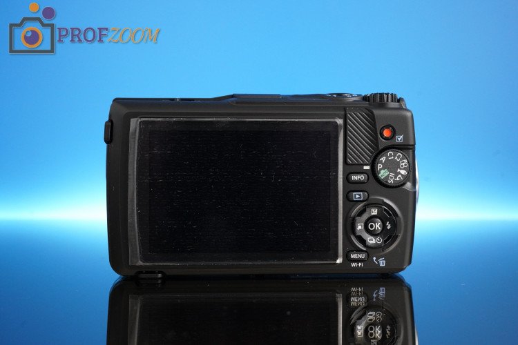Экран на задней панели Olympus Tough TG-7