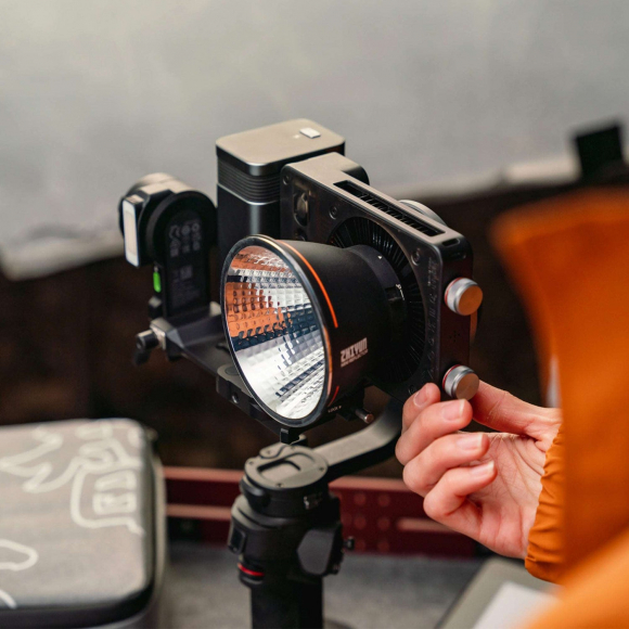 Светодиодный осветитель Zhiyun Molus X100 Pro