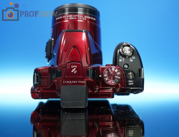 Фотоаппарат Nikon Coolpix P520 Красный Фотоаппарат Nikon Coolpix P520 Красный