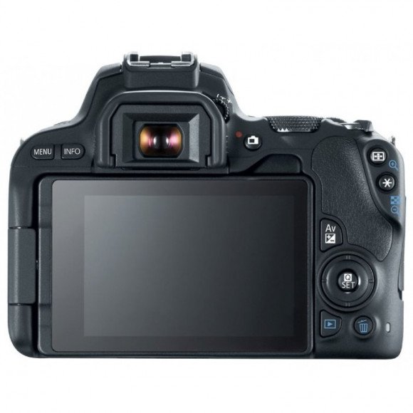 Canon EOS 200D 18-135mm IS